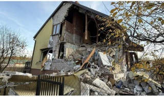 Wybuch gazu w Rawie Mazowieckiej. Trzy osoby ranne. Eksplozja rozerwała znaczną część domu, ten nadaje się do rozbiórki [Foto]