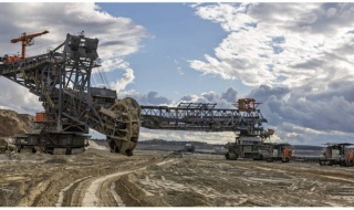 Po 47 latach milknie stalowy gigant! Koniec pracy koparki K-42. Pierwsza maszyna podstawowa wyłączona z ruchu w bełchatowskiej kopalni [Foto]