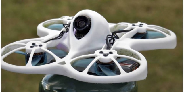 Dron spadł na teren jednostki wojskowej w Leźnicy Wielkiej. Żandarmeria Wojskowa bada sprawę i wydaje komunikat