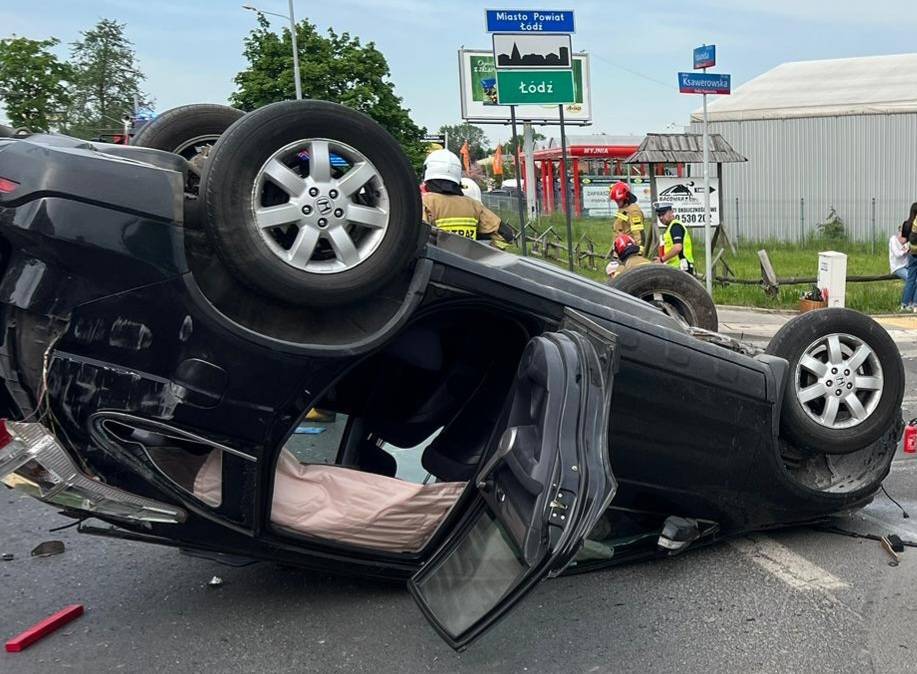 Pijany w sztok 66-latek sprawcą wypadku z udziałem trzech pojazdów. W jednym kobieta w ciąży i małe dziecko!