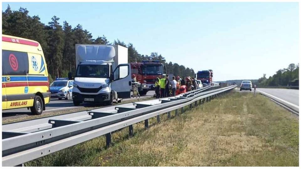 Śmiertelny wypadek na A2. Po zderzeniu dwóch motocyklistów nie żyje 44-latek. Co się stało na autostradzie? [Foto]